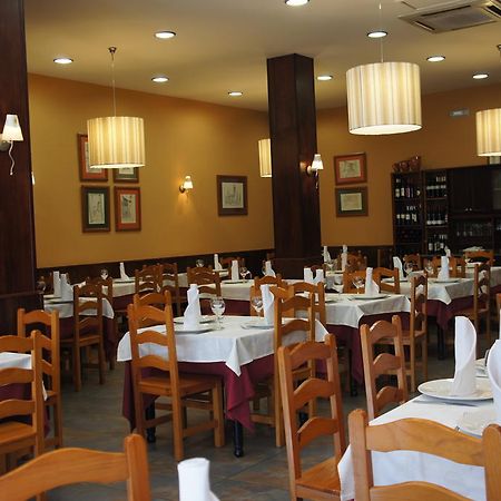 Hostal Restaurante Alarico Allariz Buitenkant foto