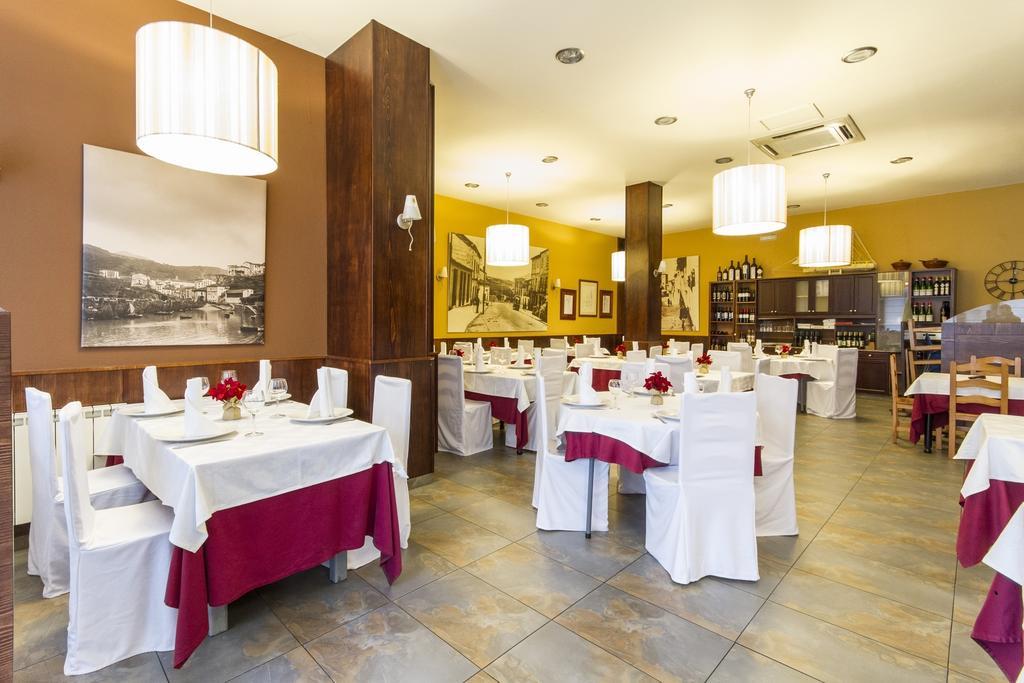 Hostal Restaurante Alarico Allariz Buitenkant foto