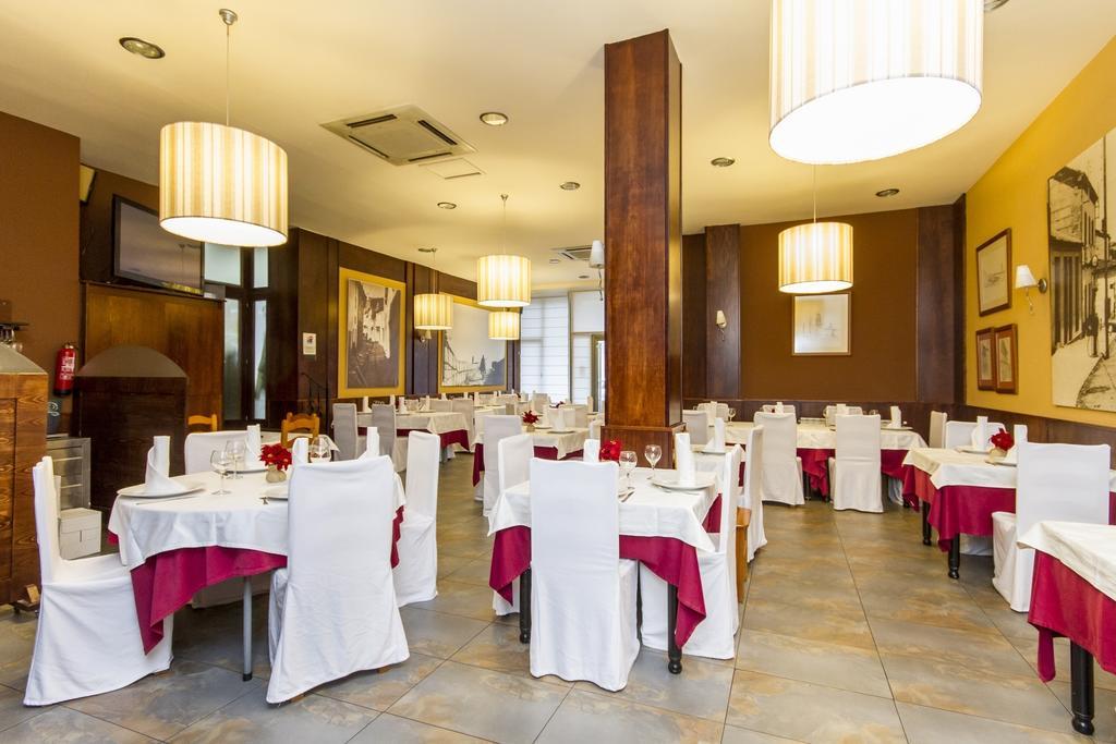Hostal Restaurante Alarico Allariz Buitenkant foto