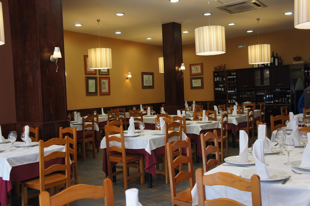 Hostal Restaurante Alarico Allariz Buitenkant foto
